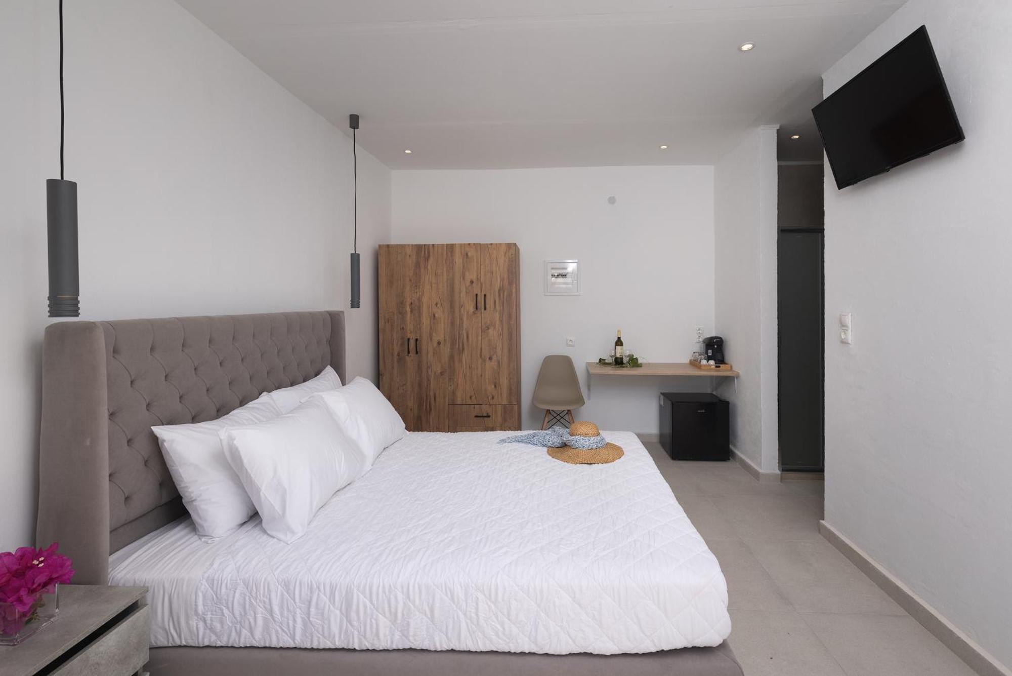 Chrysonisos Suites With Sunset & Seaviews Near Kini Bagian luar foto